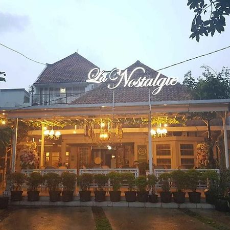 La Nostalgie Boutique Guest House Bandung Exterior foto