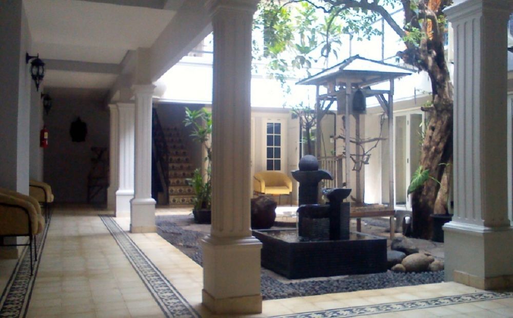 La Nostalgie Boutique Guest House Bandung Exterior foto