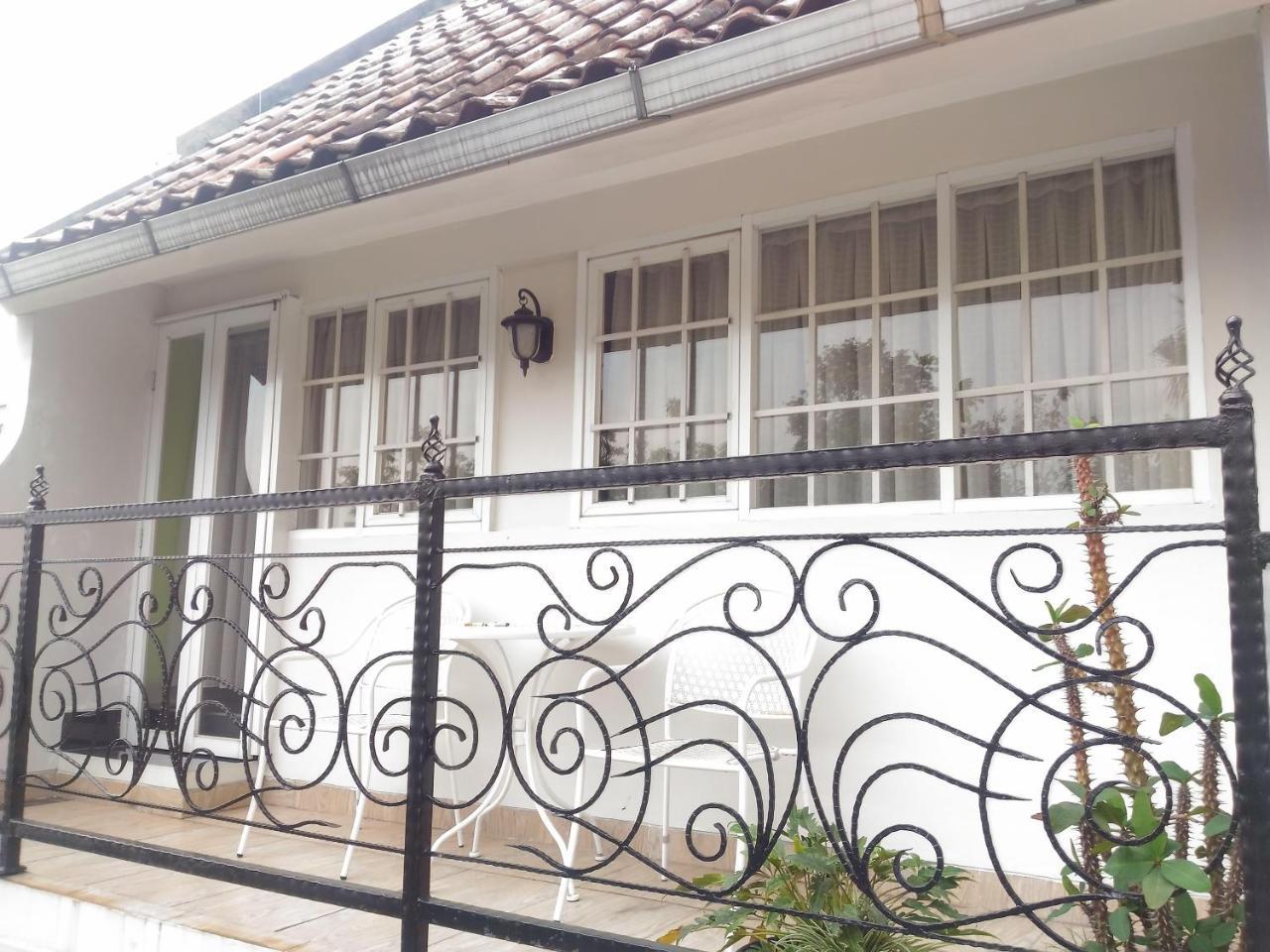 La Nostalgie Boutique Guest House Bandung Exterior foto